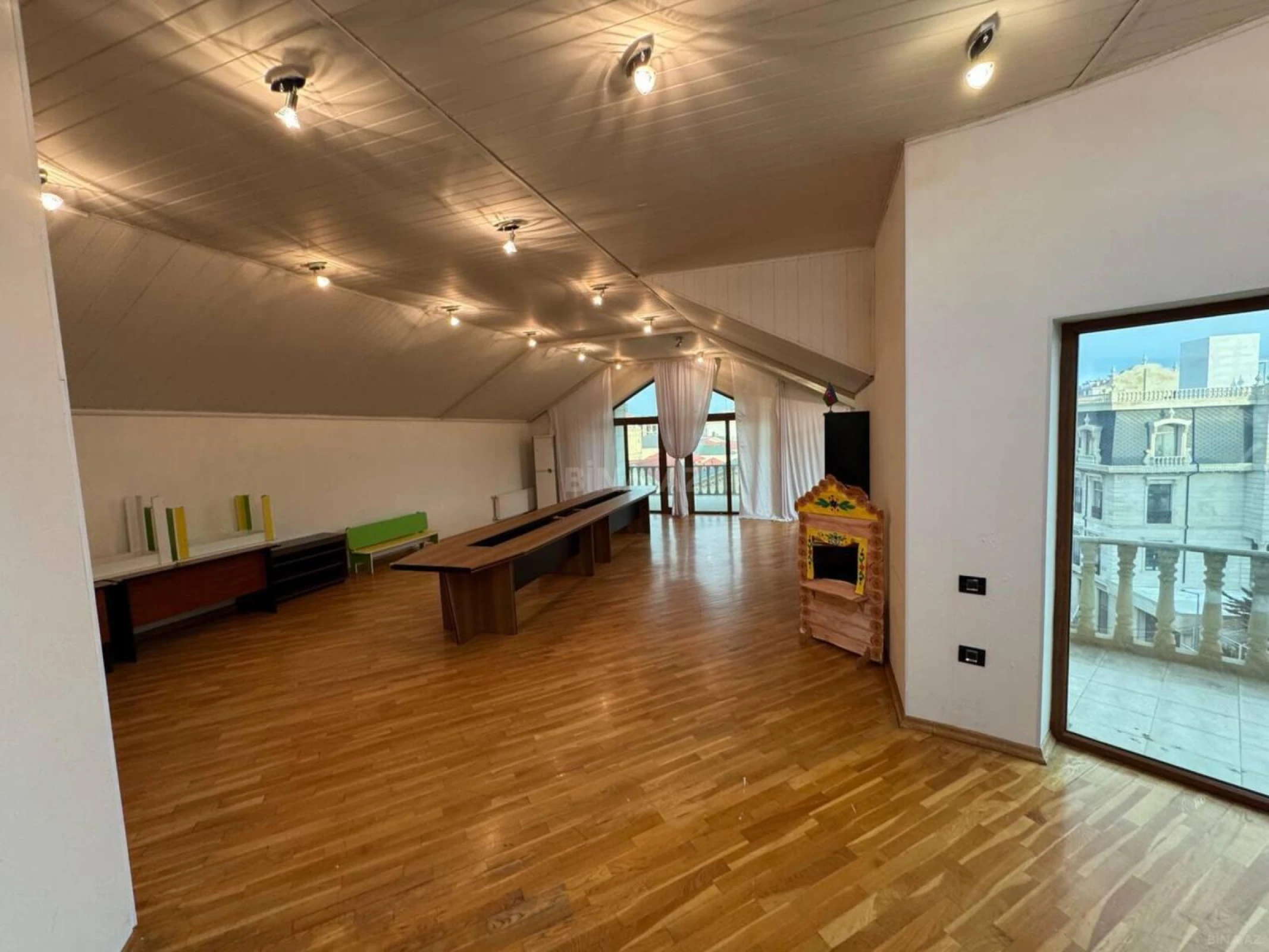 Kirayə verilir 13 otaqlı ofis 1000 m²