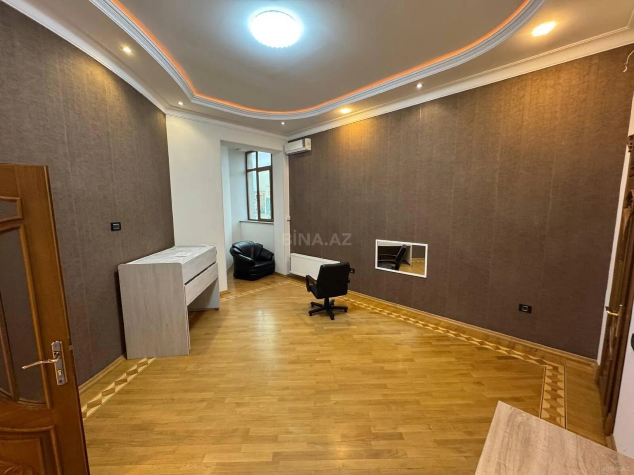 Kirayə verilir 13 otaqlı ofis 1000 m²