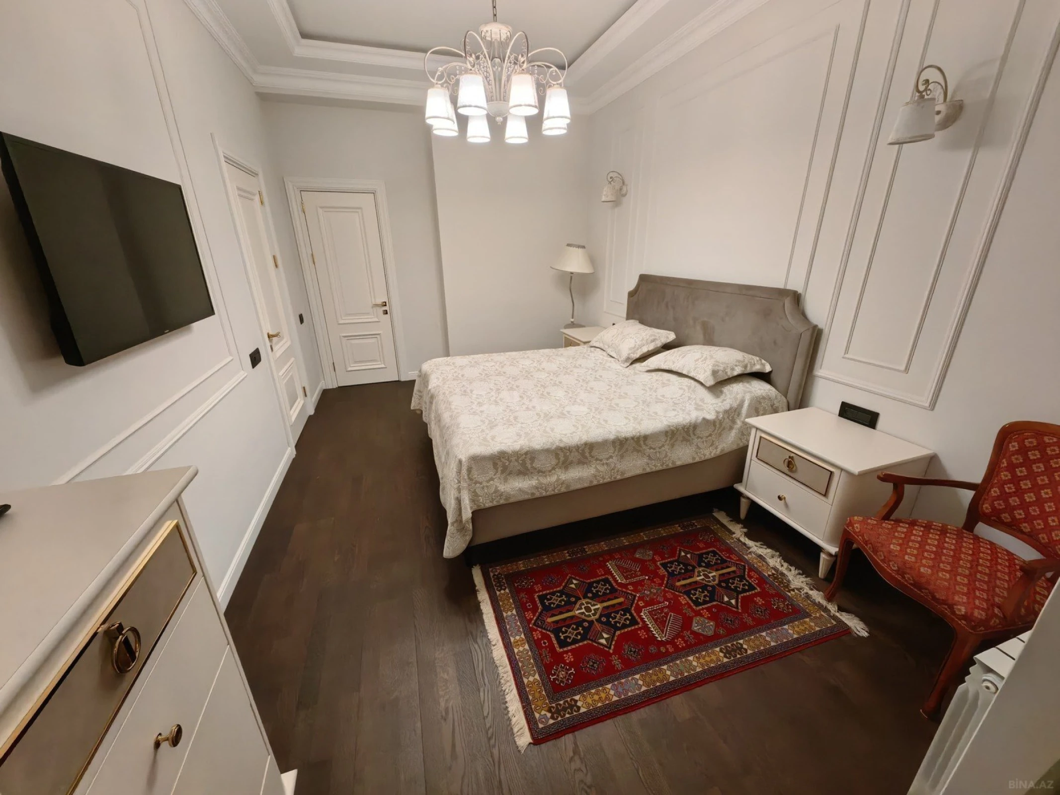 Satılır 4 otaqlı mənzil 200 m²