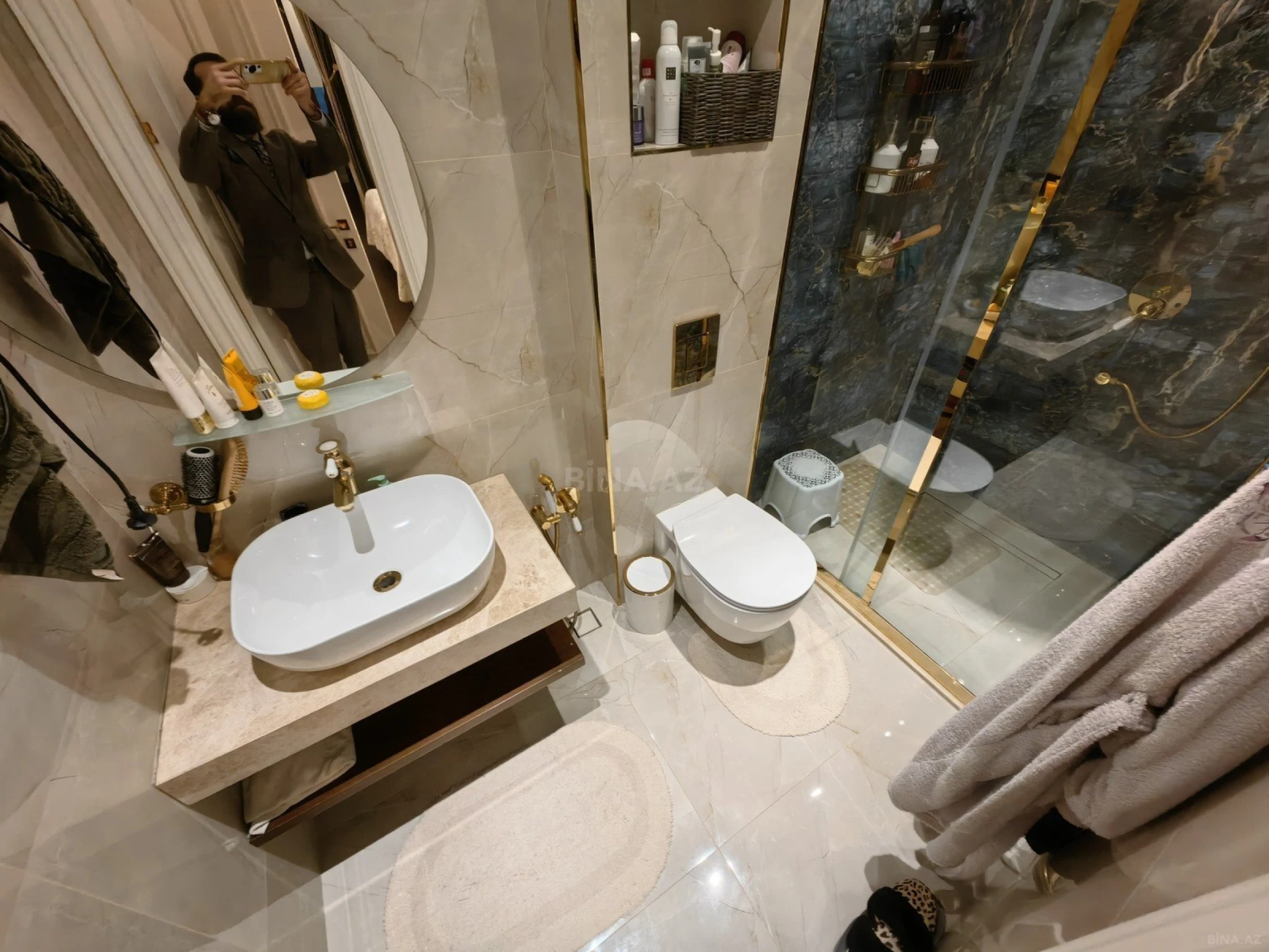 Satılır 4 otaqlı mənzil 200 m²