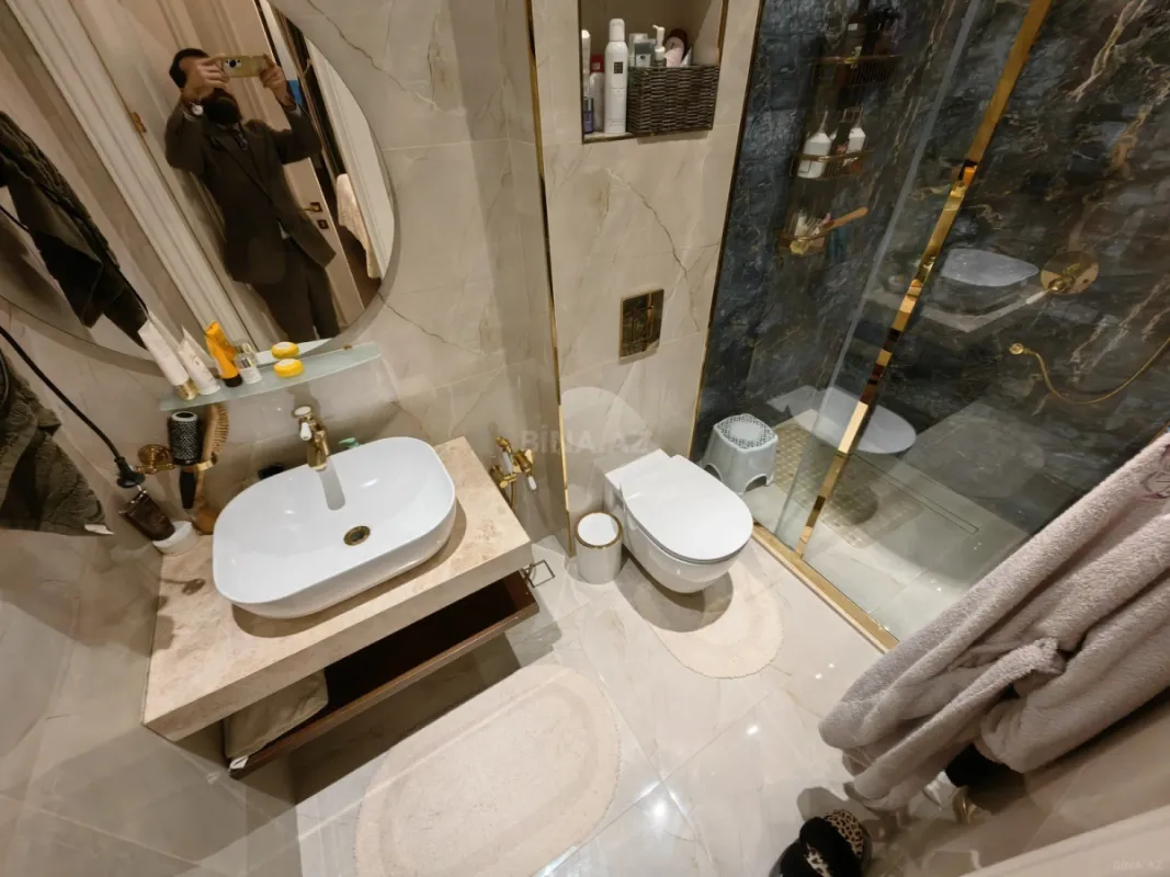 Satılır 4 otaqlı mənzil 200 m²