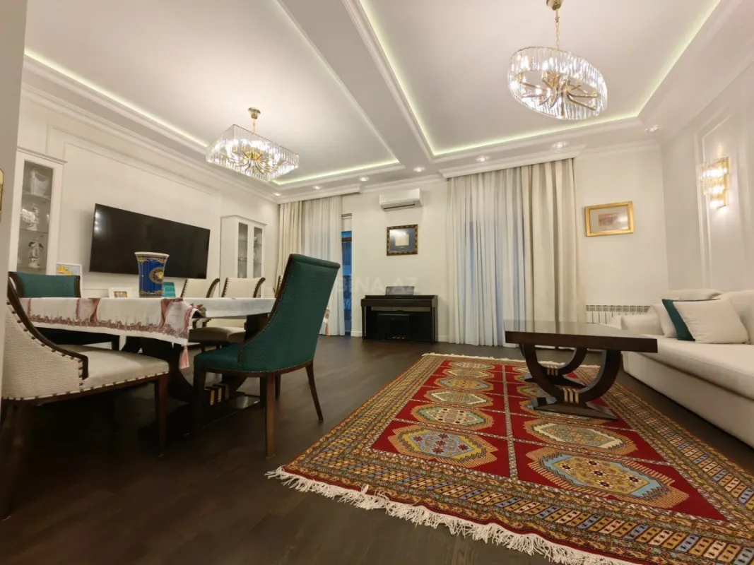 Satılır 4 otaqlı mənzil 200 m²