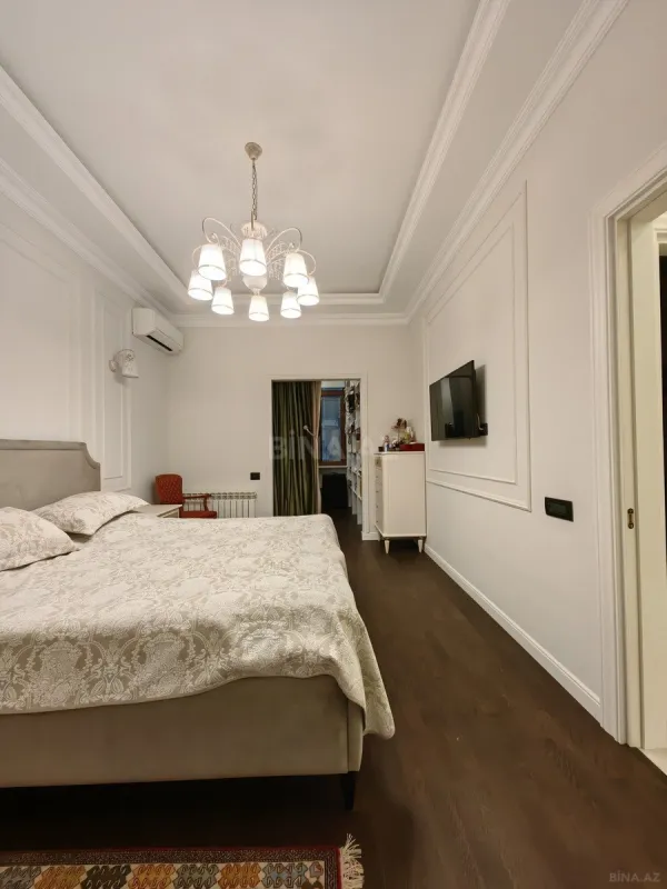 Satılır 4 otaqlı mənzil 200 m²