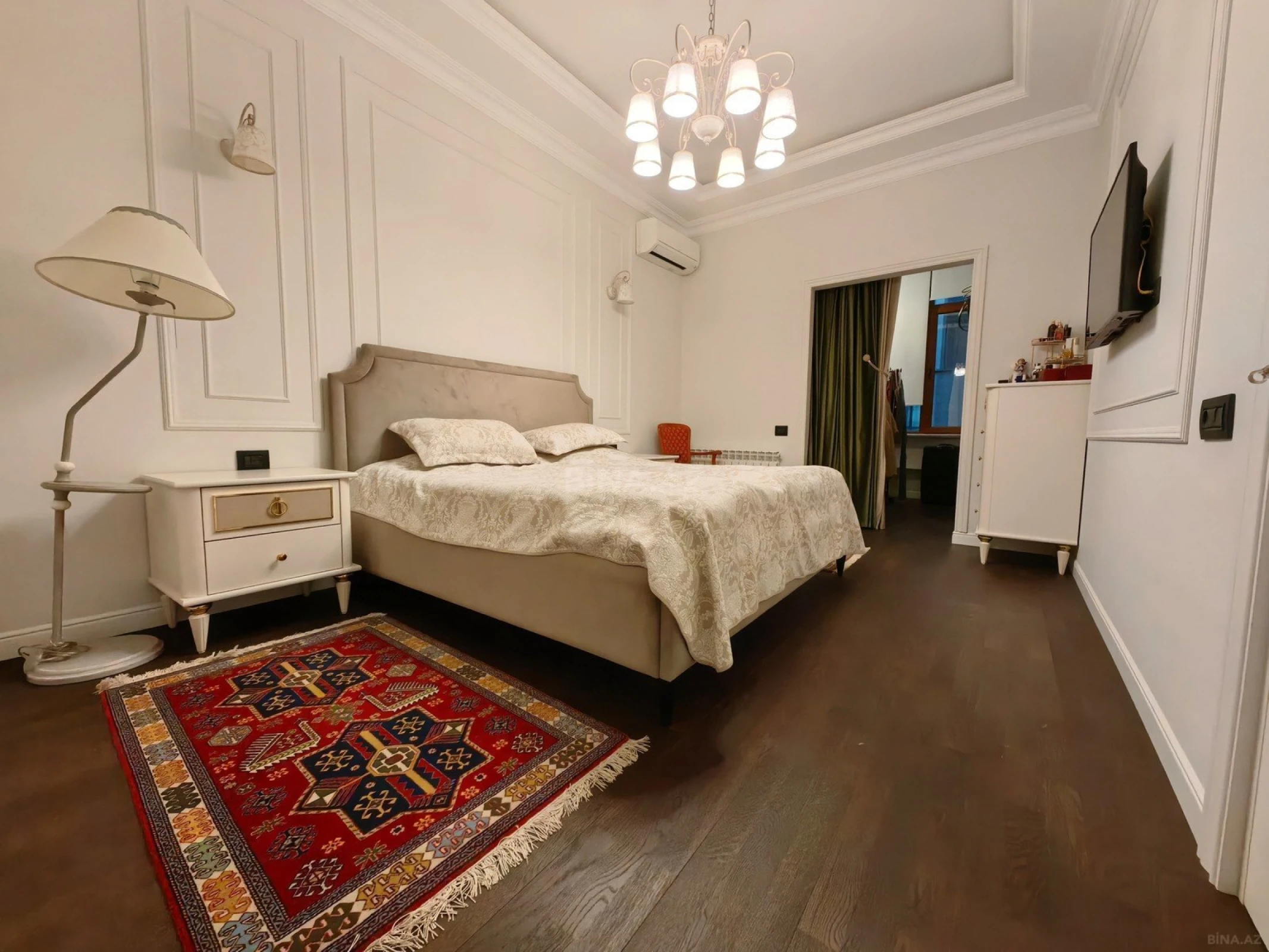 Satılır 4 otaqlı mənzil 200 m²