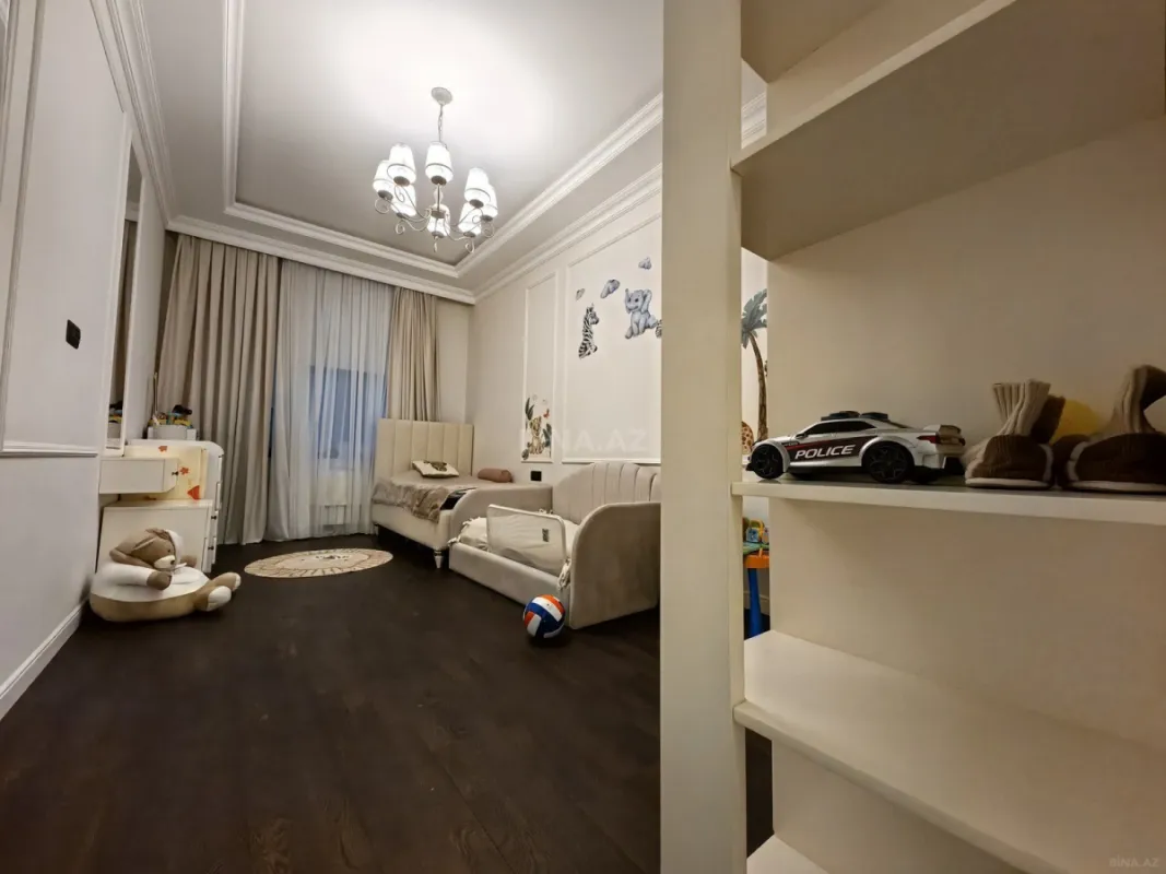 Satılır 4 otaqlı mənzil 200 m²