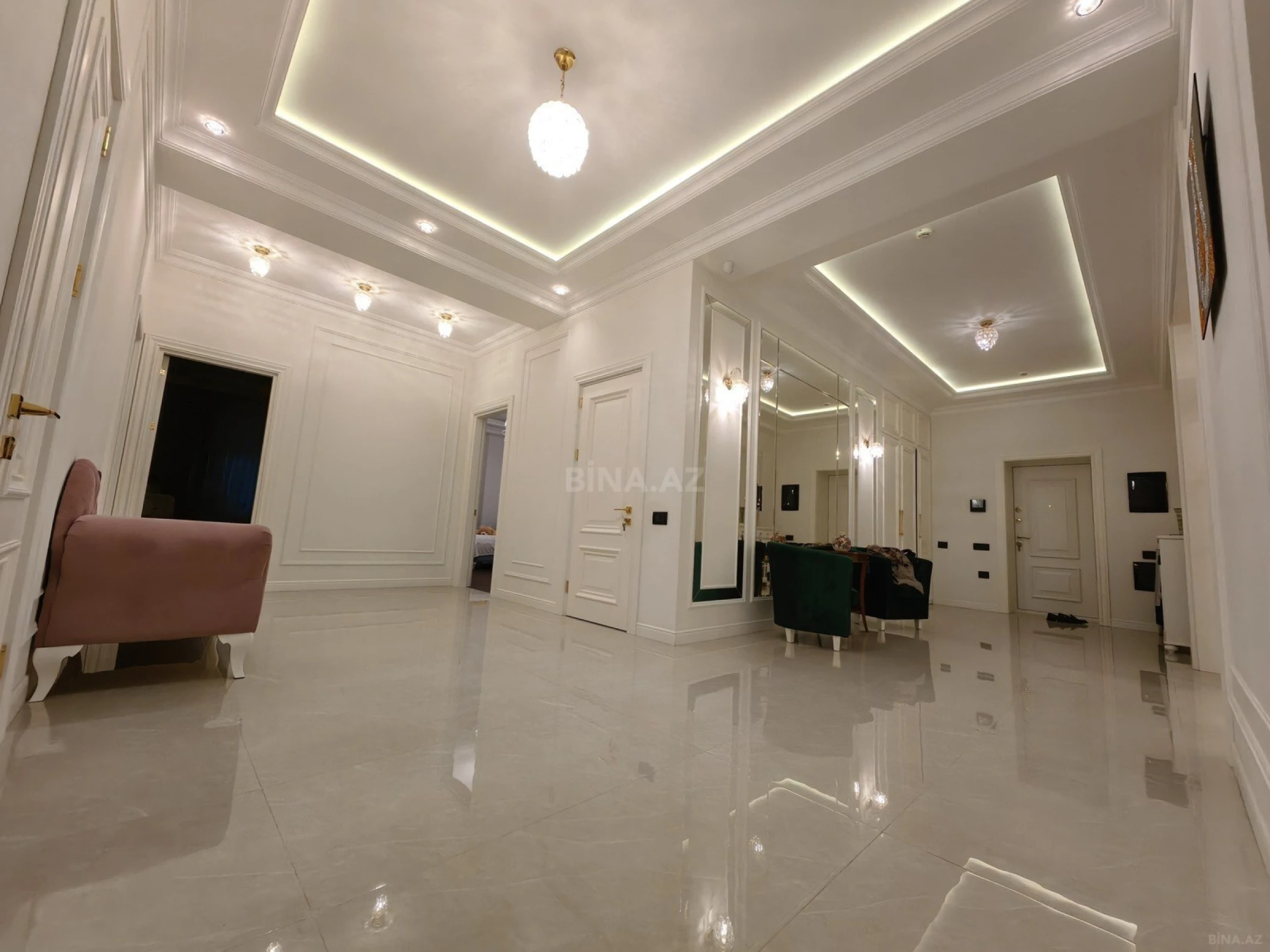 Satılır 4 otaqlı mənzil 200 m²
