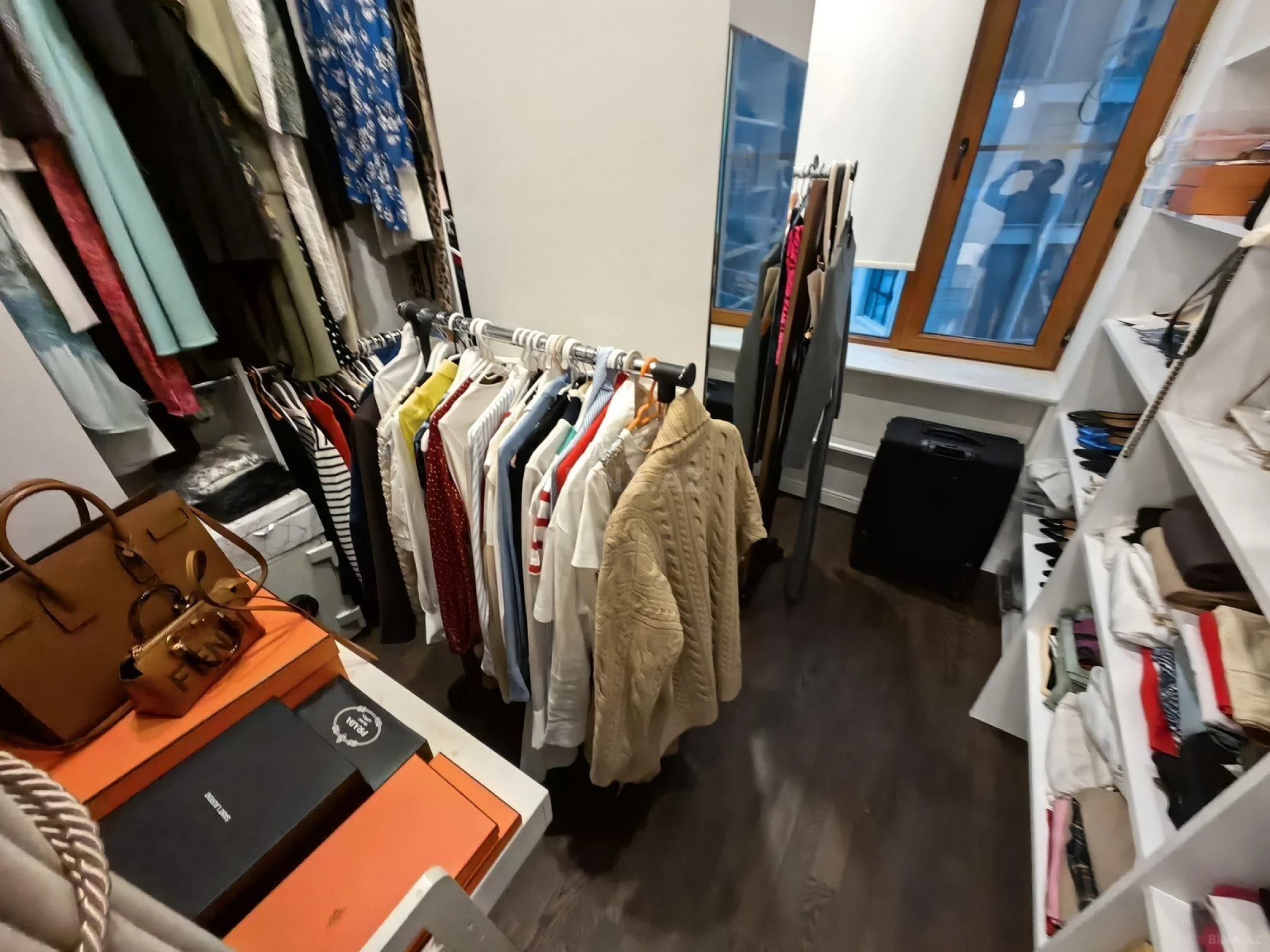 Satılır 4 otaqlı mənzil 200 m²