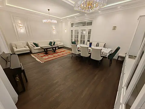 Satılır 4 otaqlı mənzil 200 m²