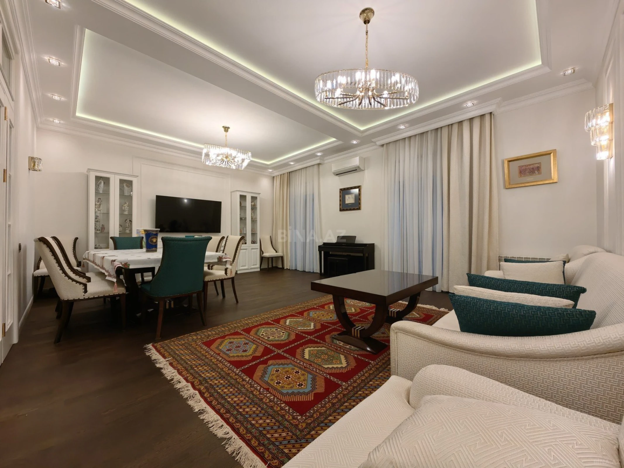 Satılır 4 otaqlı mənzil 200 m²