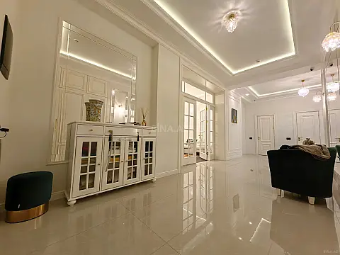 Satılır 4 otaqlı mənzil 200 m²