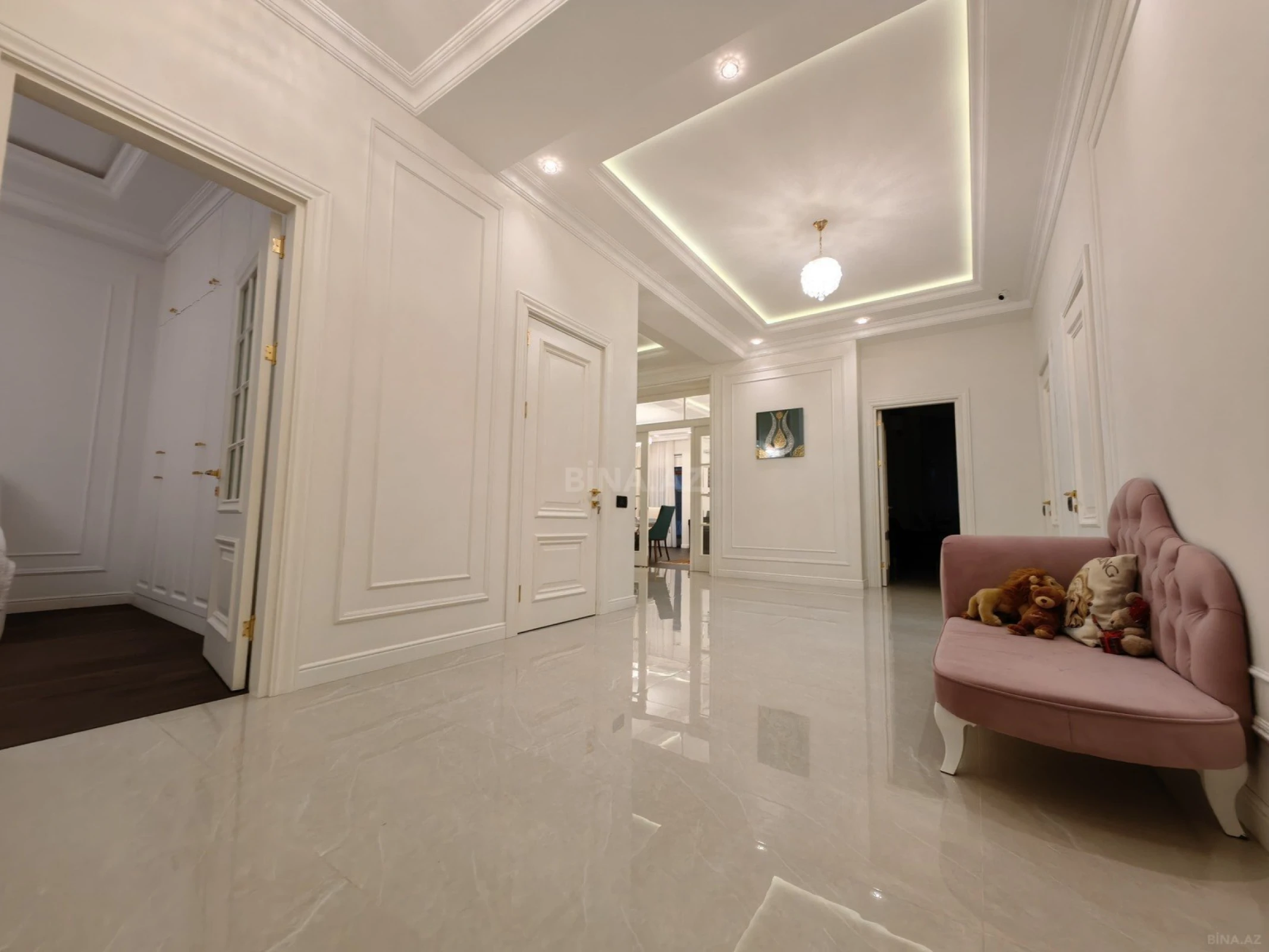 Satılır 4 otaqlı mənzil 200 m²
