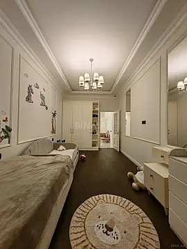 Satılır 4 otaqlı mənzil 200 m²