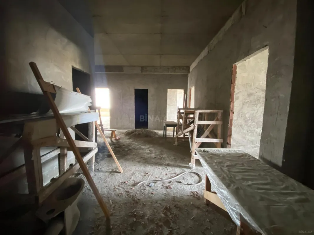 Satılır 5 otaqlı mənzil 272 m²