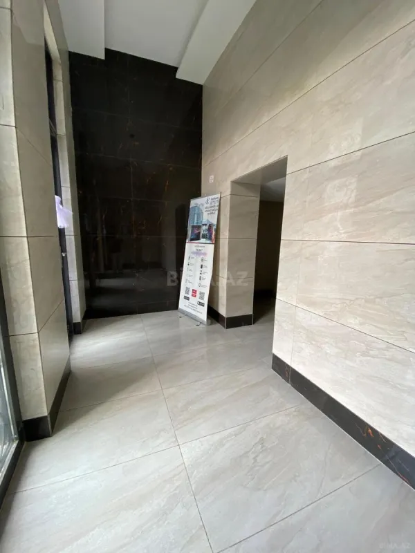 Satılır 5 otaqlı mənzil 272 m²