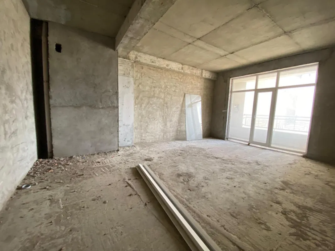 Satılır 5 otaqlı mənzil 272 m²