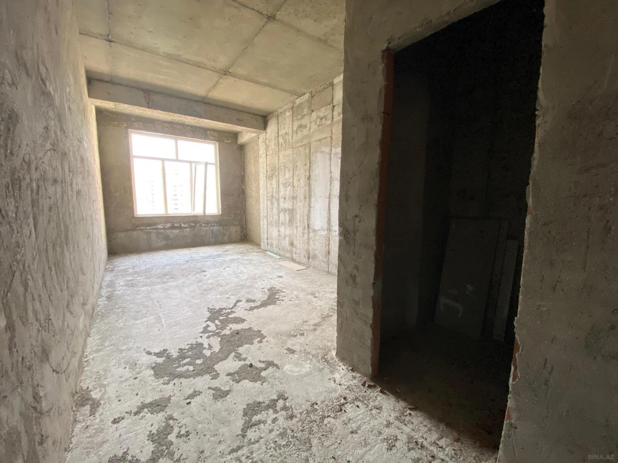 Satılır 5 otaqlı mənzil 272 m²