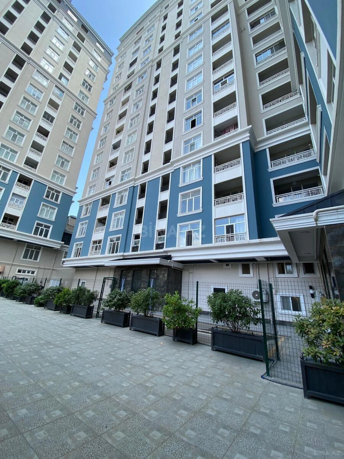 Satılır 5 otaqlı mənzil 272 m²