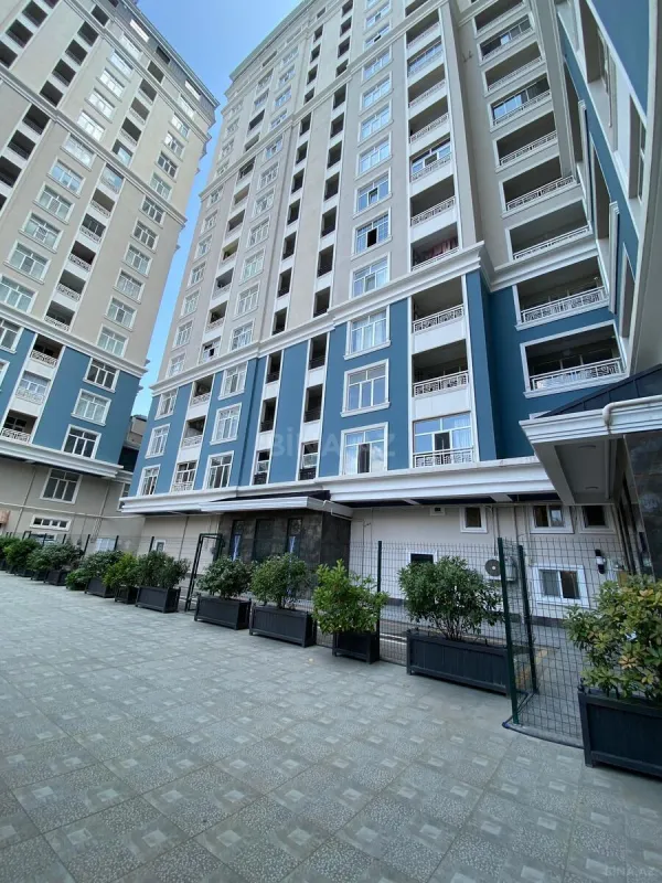 Satılır 5 otaqlı mənzil 272 m²