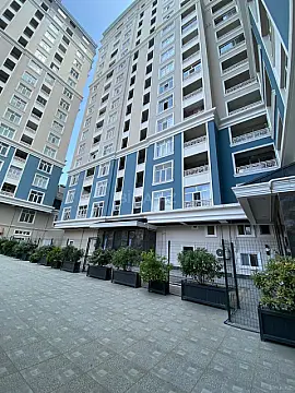 Satılır 5 otaqlı mənzil 272 m²