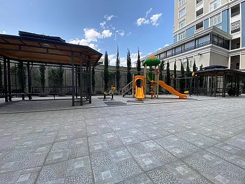 Satılır 5 otaqlı mənzil 272 m²
