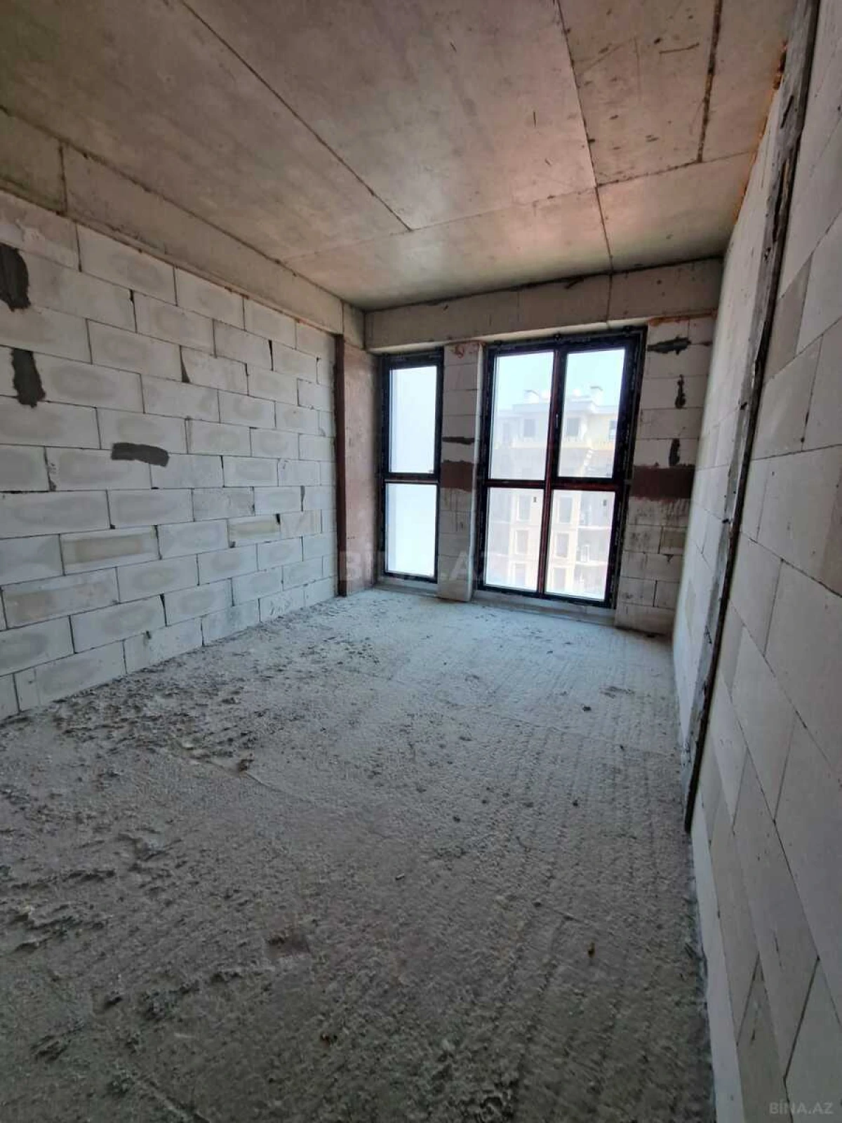 Satılır 3 otaqlı mənzil 170 m²