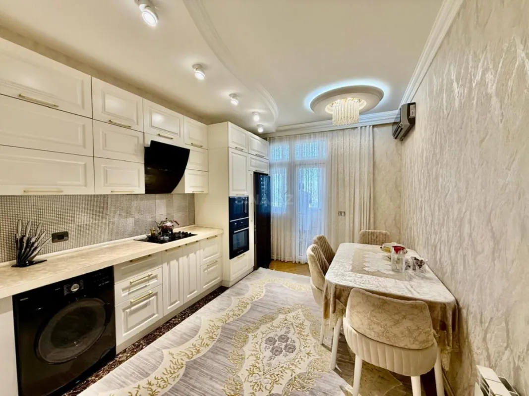 Satılır 3 otaqlı mənzil 150 m²