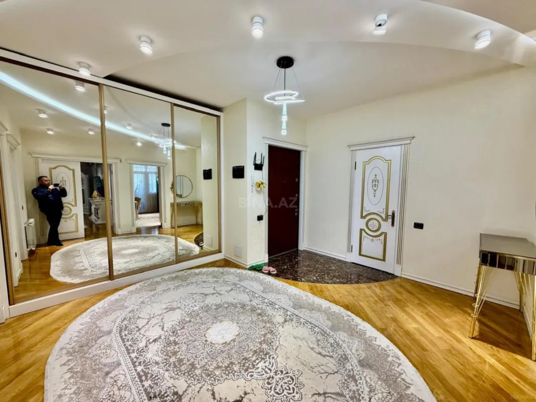 Satılır 3 otaqlı mənzil 150 m²