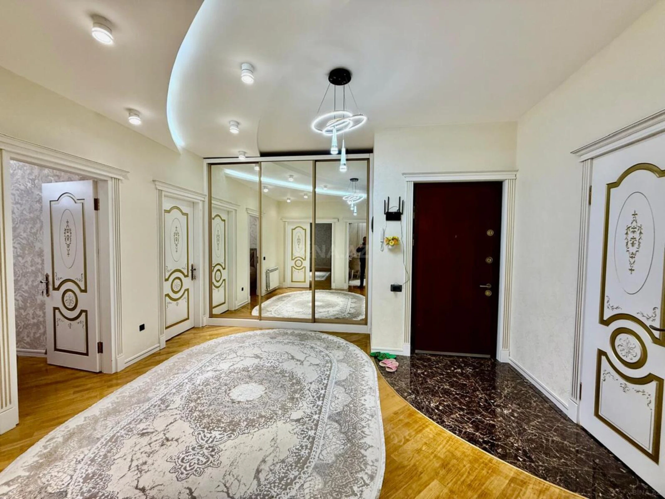 Satılır 3 otaqlı mənzil 150 m²