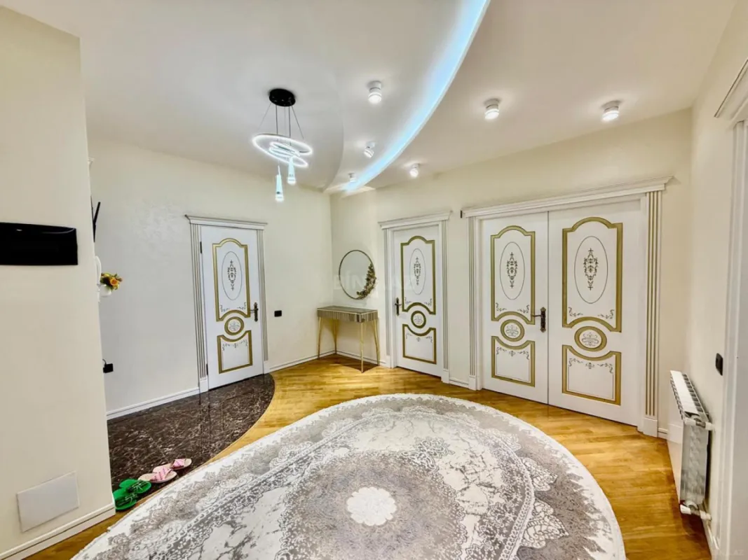 Satılır 3 otaqlı mənzil 150 m²