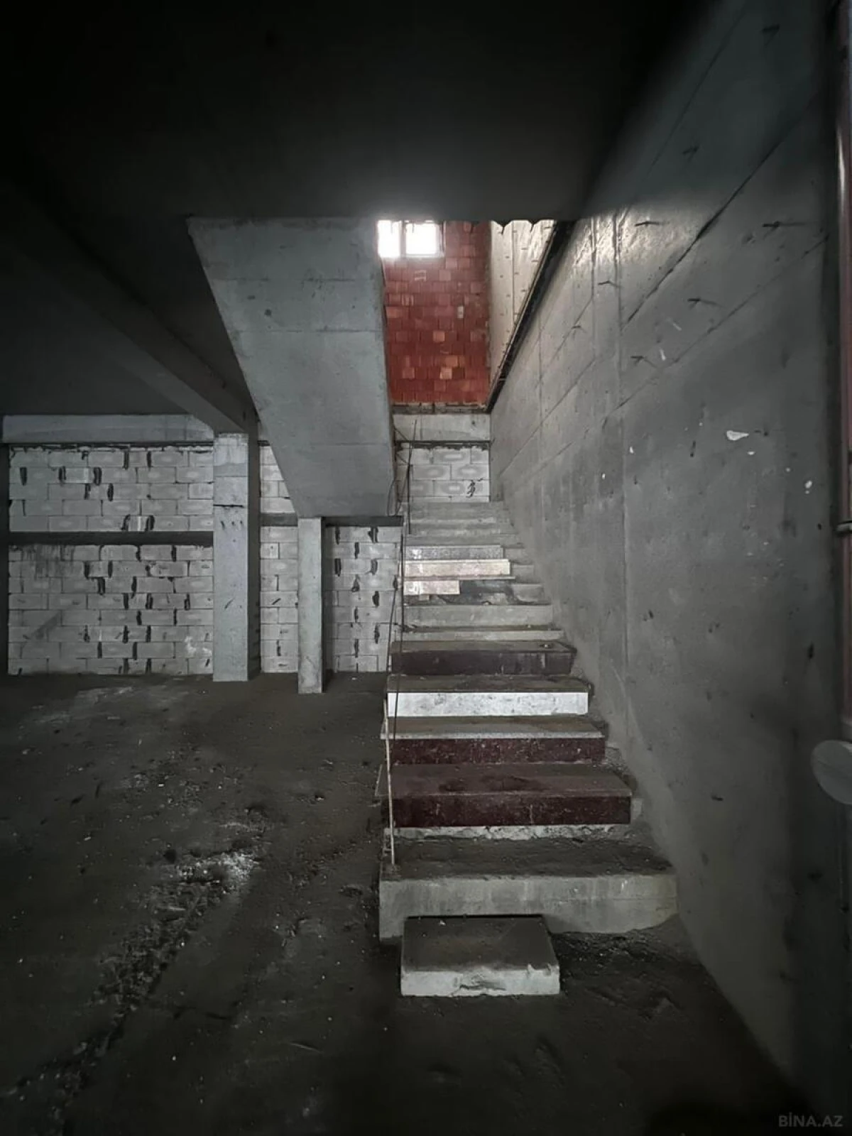 Satılır obyekt 450 m²