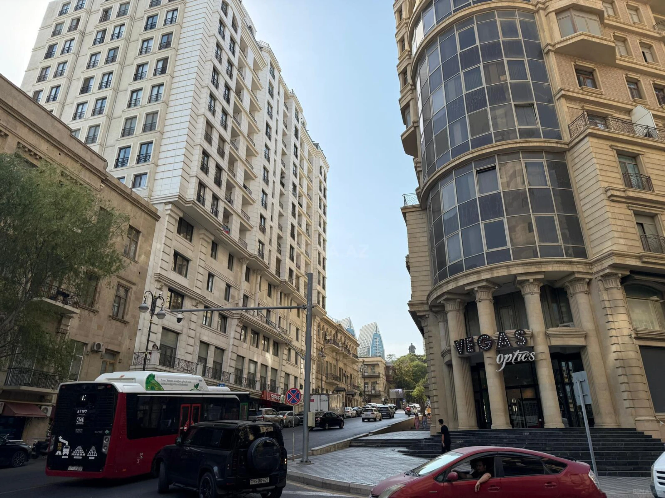 Satılır obyekt 450 m²