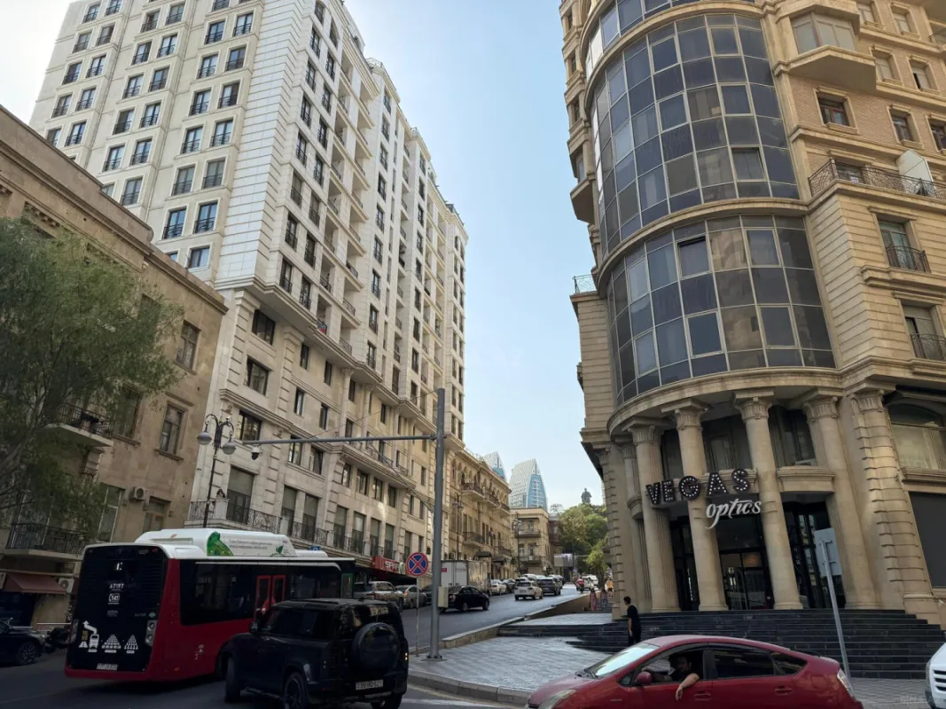 Satılır obyekt 450 m²