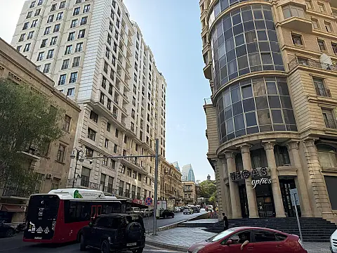 Satılır obyekt 450 m²