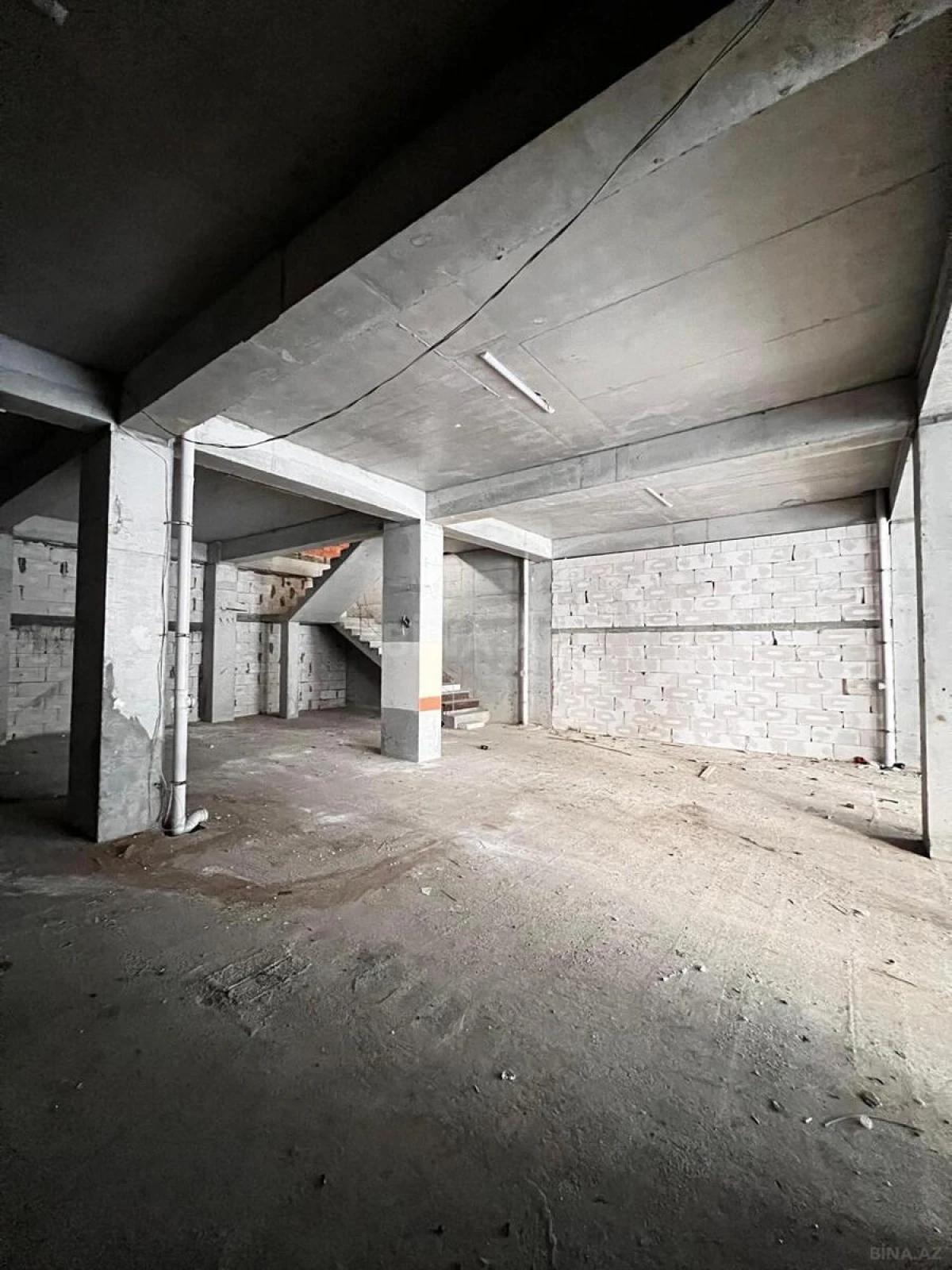 Satılır obyekt 450 m²