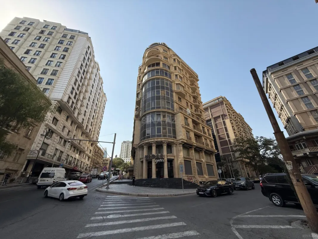 Satılır obyekt 450 m²