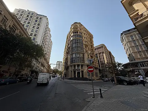 Satılır obyekt 450 m² — Bakı 450.00 m²