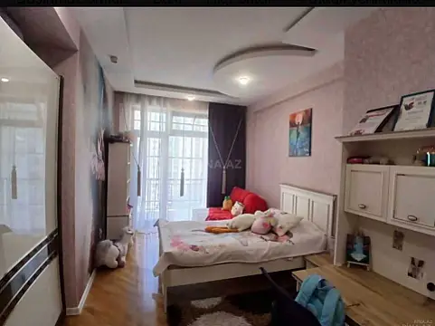 Satılır 4 otaqlı mənzil 180 m²