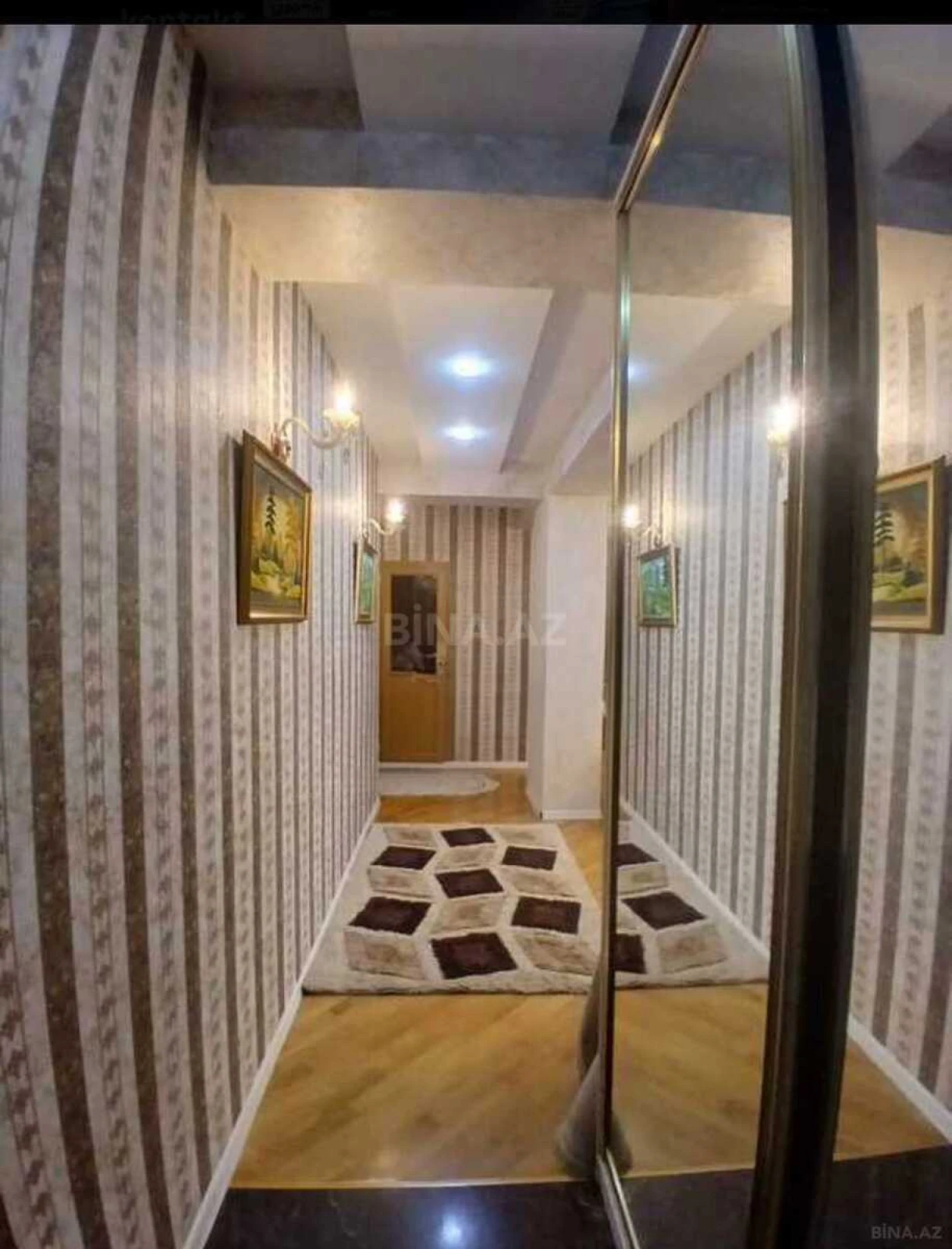 Satılır 4 otaqlı mənzil 180 m²