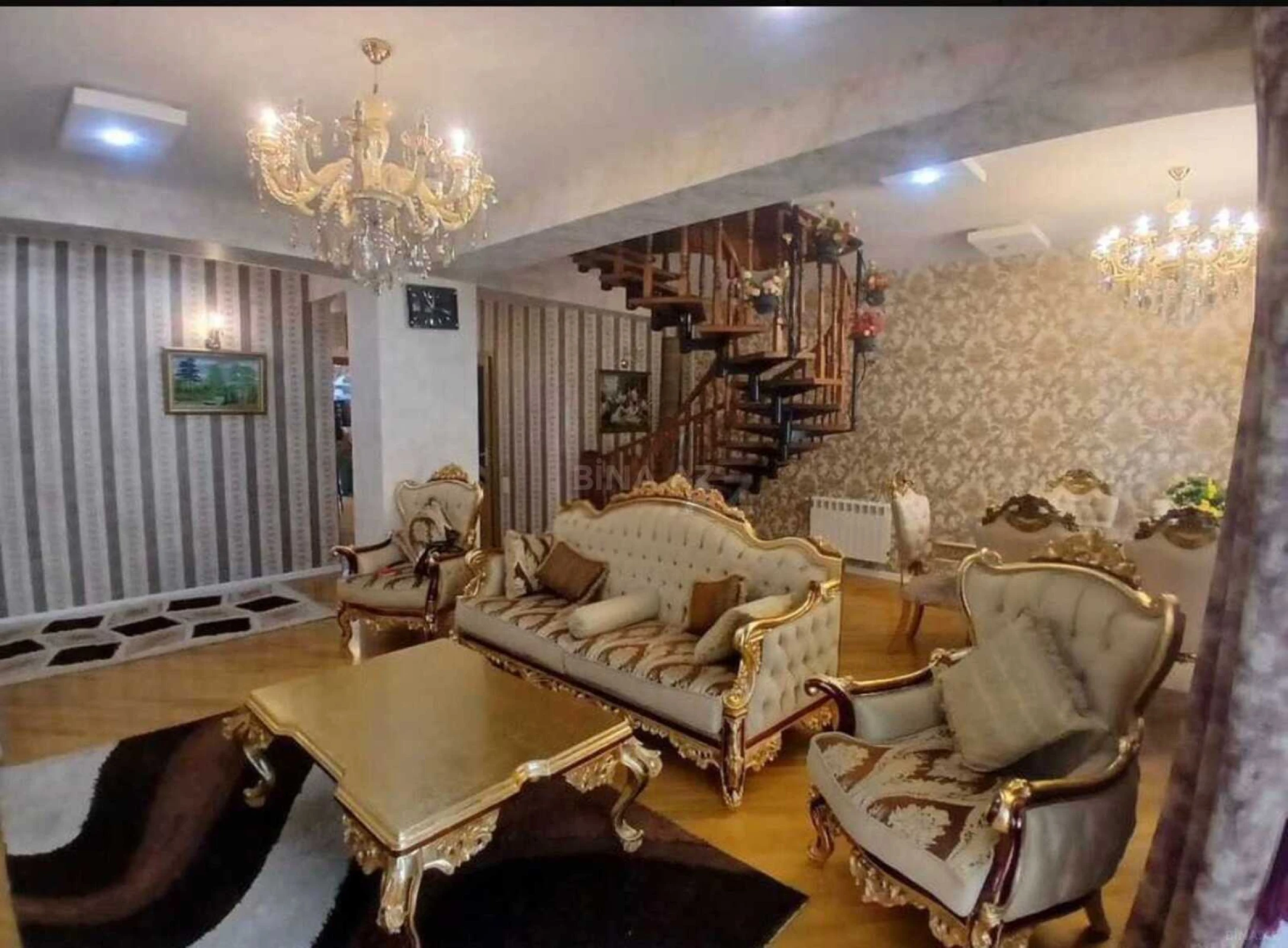 Satılır 4 otaqlı mənzil 180 m²