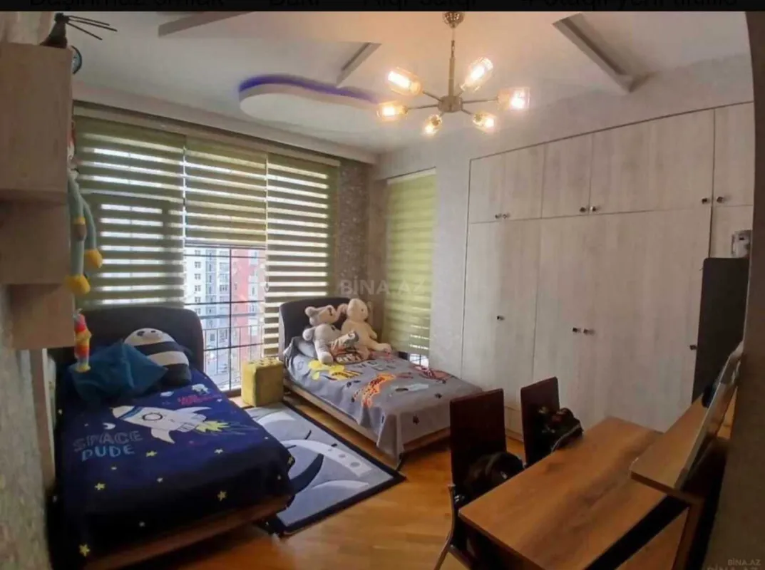 Satılır 4 otaqlı mənzil 180 m²