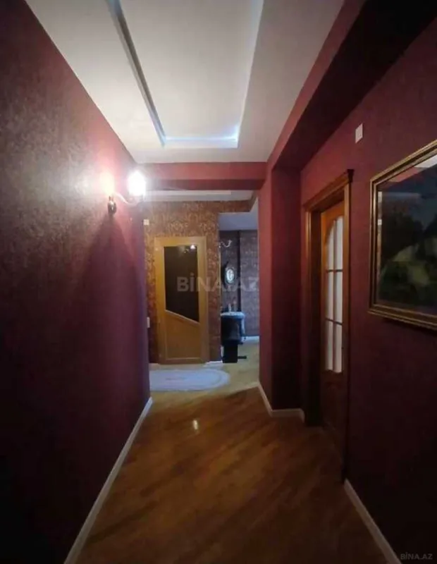 Satılır 4 otaqlı mənzil 180 m²