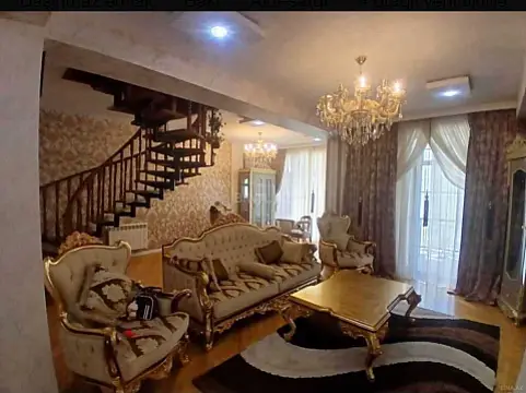 Satılır 4 otaqlı mənzil 180 m²