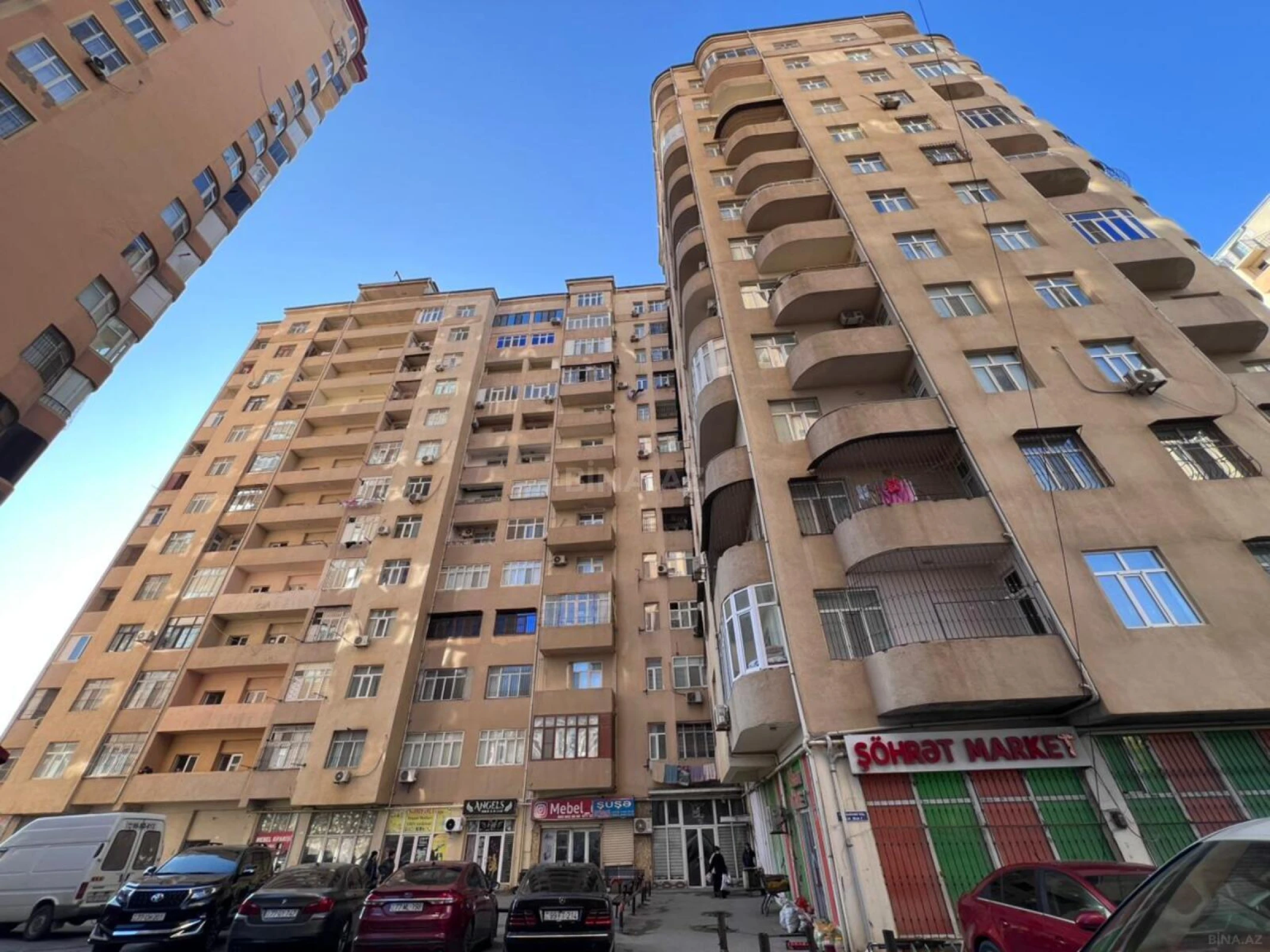 Satılır 3 otaqlı mənzil 137 m²
