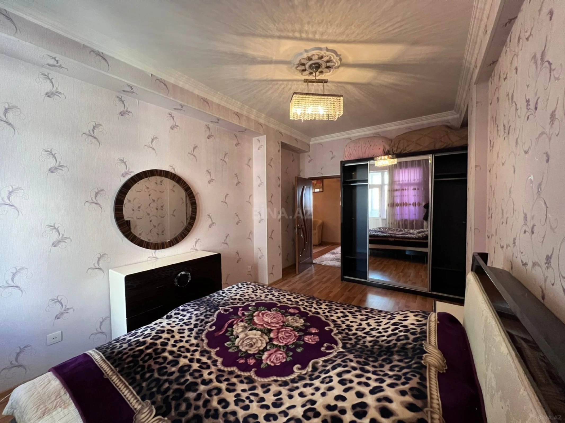 Satılır 3 otaqlı mənzil 137 m²