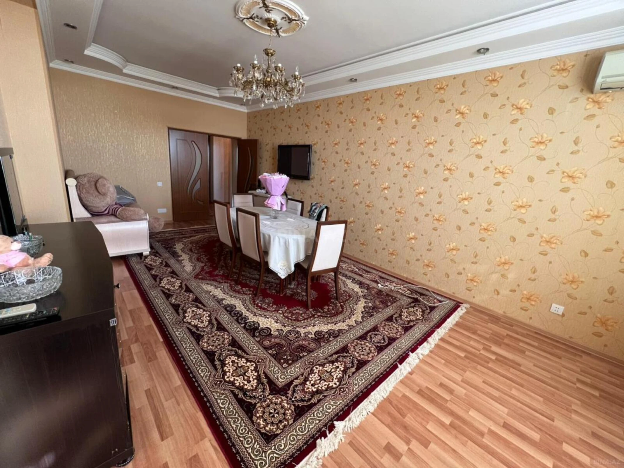 Satılır 3 otaqlı mənzil 137 m²