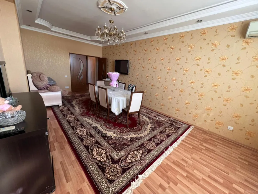 Satılır 3 otaqlı mənzil 137 m²