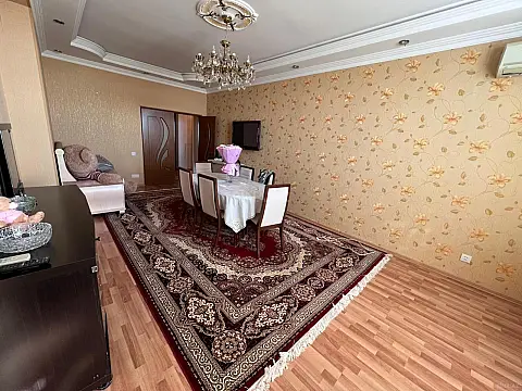 Satılır 3 otaqlı mənzil 137 m²