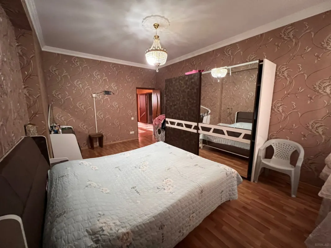 Satılır 3 otaqlı mənzil 137 m²