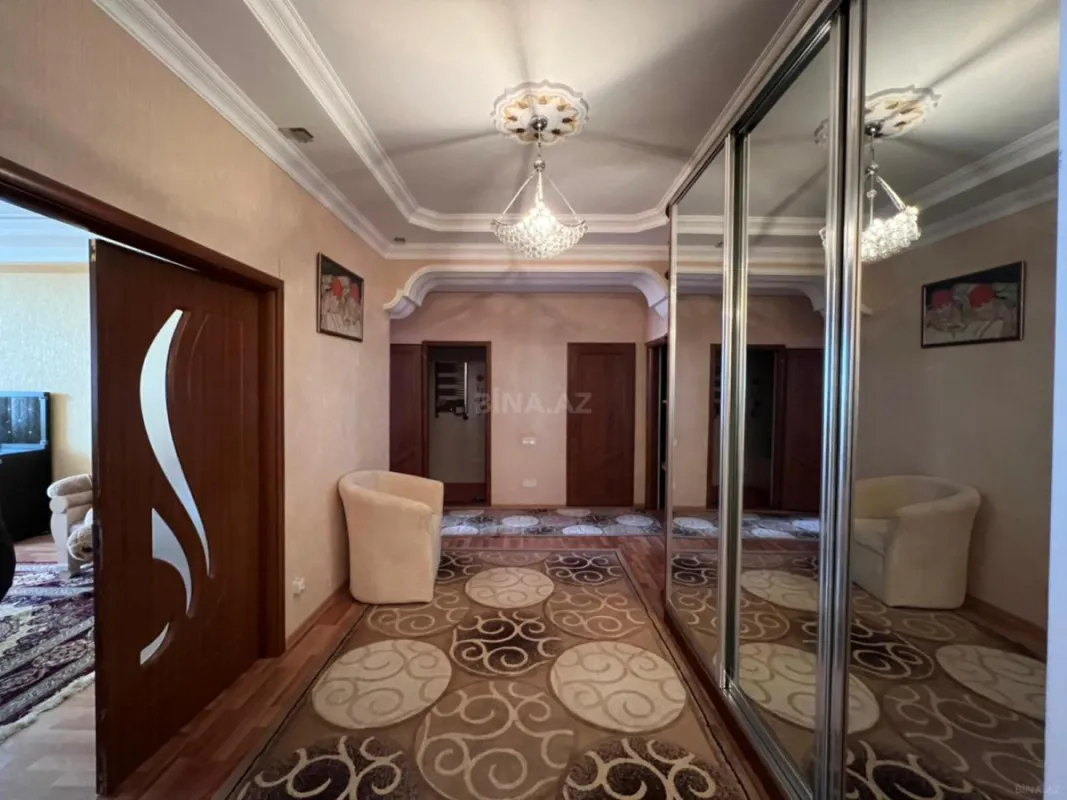 Satılır 3 otaqlı mənzil 137 m²
