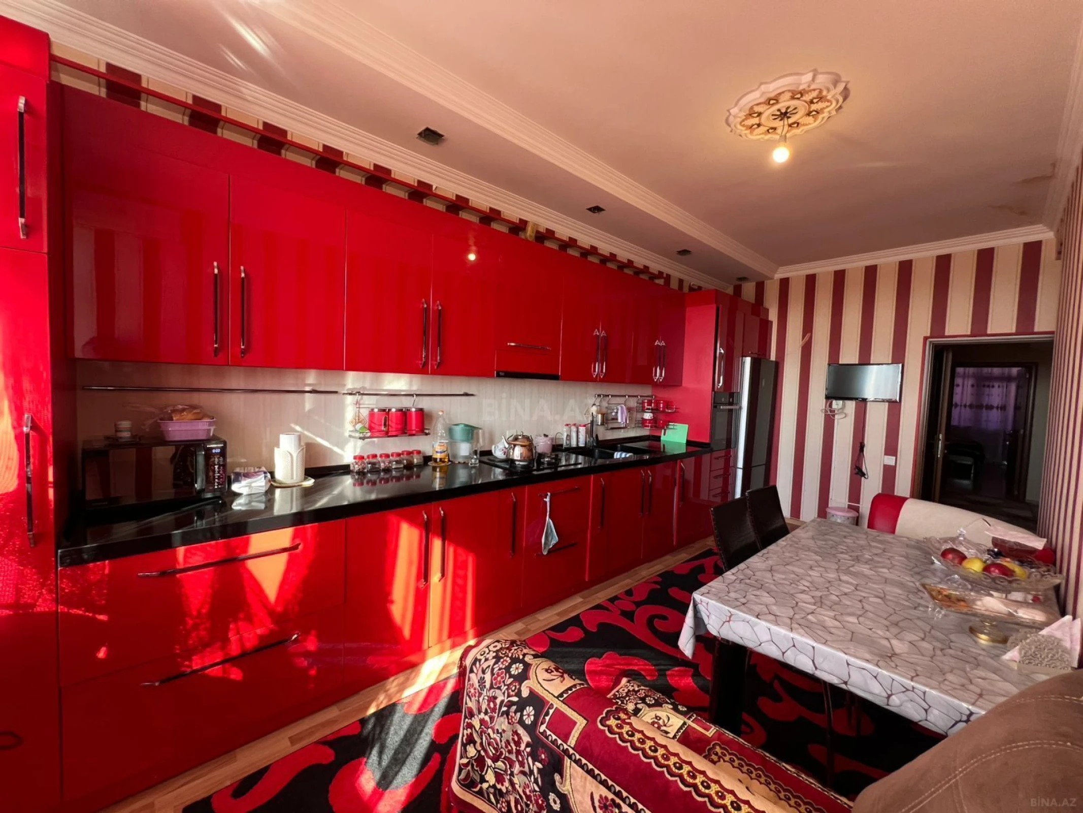 Satılır 3 otaqlı mənzil 137 m²